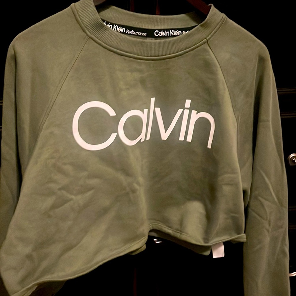 Calvin Klein Cropped Crew Neck Sweat Shirt.